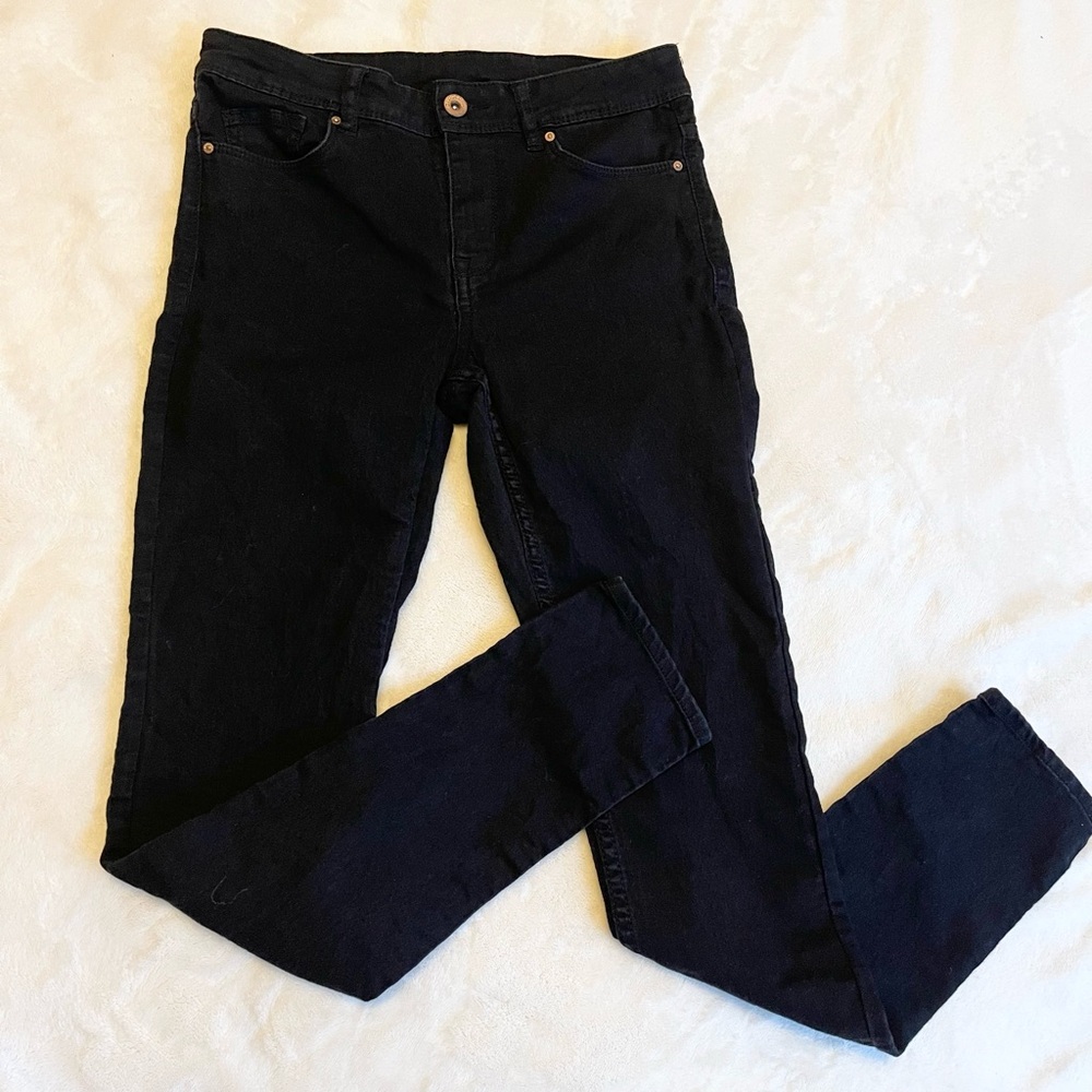 H&M Black Denim High Rise Skinnies - Size 8 Classic Capsule Wardrobe dark Jeans